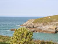 a view of the ocean from a bluff at The Beach House in Newquay