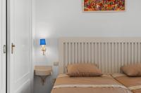 Postel nebo postele na pokoji v ubytování Seaview with private garden 5 minutes walk to the beach and amenities