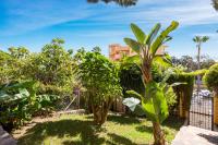 Zahrada ubytování Seaview with private garden 5 minutes walk to the beach and amenities