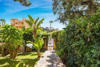 Zahrada ubytování Seaview with private garden 5 minutes walk to the beach and amenities