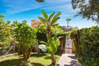 Zahrada ubytování Seaview with private garden 5 minutes walk to the beach and amenities