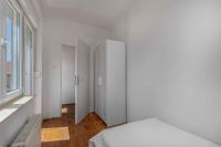 Posteľ alebo postele v izbe v ubytovaní Holiday home in Jadranovo 33199