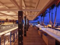 Ein Restaurant oder anderes Speiselokal in der Unterkunft 1 Hotel South Beach 