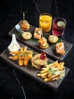 ホテルの敷地内または近くでの食事または食べ物