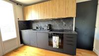 Kuchyňa alebo kuchynka v ubytovaní Charmante maison avec annexe - jardin - parking - proche plages