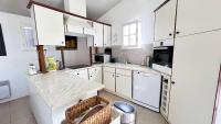 Kuchyňa alebo kuchynka v ubytovaní Charmante maison avec annexe - jardin - parking - proche plages