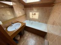 Kúpeľňa v ubytovaní Châtel : Appart à 200m des remontées, balcon, parking, 4 pers. - FR-1-693-11