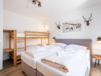 Postel nebo postele na pokoji v ubytování Tauernsuites Sonnblick Top 5