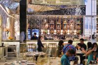 Επισκέπτες που μένουν στο Moose Hotel Chiangmai