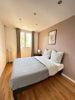 a bedroom with a large bed and a window at Chaleureux T4, à 20 min de Paris in Argenteuil
