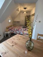 a vase on a wooden table in a bedroom at Studio centre ville le saint&#39;oh in Saint-Omer