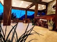 Nespecifikovaný výhled na hory nebo výhled na hory při pohledu z hotelu