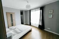 Posteľ alebo postele v izbe v ubytovaní RENTTNER Apartamenty