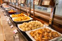 a buffet line with different types of food on plates at E-DA Royal Hotel in Dashu