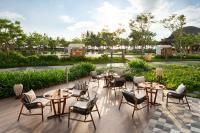 En have udenfor New World Hoiana Beach Resort