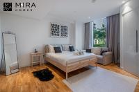 Postel nebo postele na pokoji v ubytování Mira Holiday Homes - Serviced 1 bedroom in Bluewaters