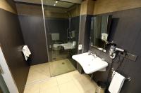 Łazienka w obiekcie Travelodge Madrid Coslada Aeropuerto