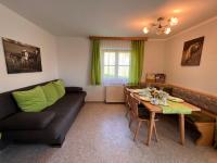 Część wypoczynkowa w obiekcie Apartment Bauernhof Gasteg-3 by Interhome