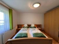 Łóżko lub łóżka w pokoju w obiekcie Apartment Bauernhof Gasteg-3 by Interhome
