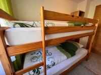 Łóżko lub łóżka w pokoju w obiekcie Apartment Bauernhof Gasteg-3 by Interhome