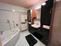Łazienka w obiekcie Apartment Bauernhof Gasteg-3 by Interhome