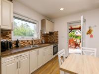 A kitchen or kitchenette at Holiday Home Honey by Interhome