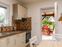 A kitchen or kitchenette at Holiday Home Honey by Interhome