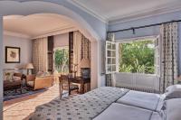 Postel nebo postele na pokoji v ubytování Seaside Grand Hotel Residencia - Gran Lujo