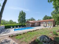 Basen w obiekcie Villa St Nikola with jacuzzi and private swimming pool lub w pobliżu