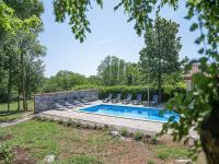 Basen w obiekcie Villa St Nikola with jacuzzi and private swimming pool lub w pobliżu