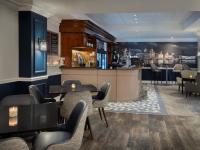 Delta Hotels by Marriott Liverpool City Centreにあるラウンジまたはバー