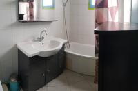 a bathroom with a sink and a bath tub at Petit Paradis au calme en plein Marseille in Marseille