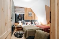 Posteľ alebo postele v izbe v ubytovaní Villa Swiss na wyłączność - jacuzzi, sauna, bilard