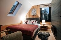 Posteľ alebo postele v izbe v ubytovaní Villa Swiss na wyłączność - jacuzzi, sauna, bilard