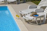 Bazén v ubytovaní Guest House Villa Bellevue alebo v jeho blízkosti