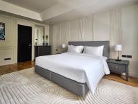 Postel nebo postele na pokoji v ubytování Floral Court Hotel & Residence Sukhumvit 13