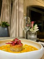 Jídlo v hotelu nebo okolí