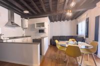 Una cocina o zona de cocina en Apartamentos Santa Lucia