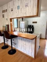 Independent House 沖縄VILLA YASUMIBA Okinawa Urumaにあるキッチンまたは簡易キッチン