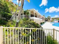 una casa con una valla blanca junto a una piscina en St Croix Bliss - Tranquil Retreat-Ocean Views-Island Breezes, en Christiansted