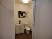 Um banheiro em QuietStay 20&#39; PARIS, Connected HOME avec Terrasse