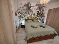 Cama ou camas em um quarto em QuietStay 20&#39; PARIS, Connected HOME avec Terrasse