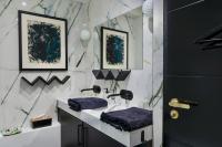 Een badkamer bij The Iflissen Nest - Luxury Appartment