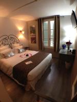 a hotel room with a large bed and a window at Logis Hotel Restaurant la Ferme in Avignon