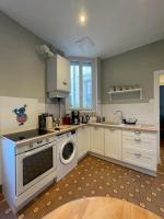 Cucina o angolo cottura di Le Petit Carreau, Proche thermes &amp; Centre-ville