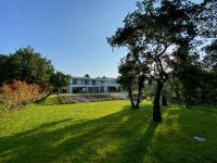 Ogród w obiekcie La Villa Blanche