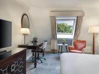 TV&#47;Unterhaltungsangebot in der Unterkunft Delta Hotels by Marriott Worsley Park Country Club