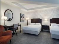 Ein Bett oder Betten in einem Zimmer der Unterkunft Delta Hotels by Marriott Worsley Park Country Club