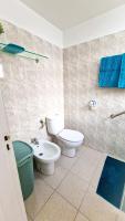 Kúpeľňa v ubytovaní Two-bedroom apartment with two large terraces