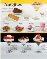 金巴亚Eco Hotel La Colina Mirador Con aire acondicionado的用葡萄酒杯盛装的各种甜点拼贴画